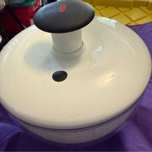 OXO White and Black Salad Spinner
